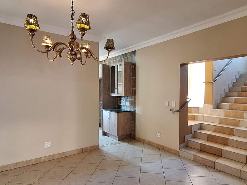 Spectacular 5 Bedroom Jewel in South Crest - Photo 6