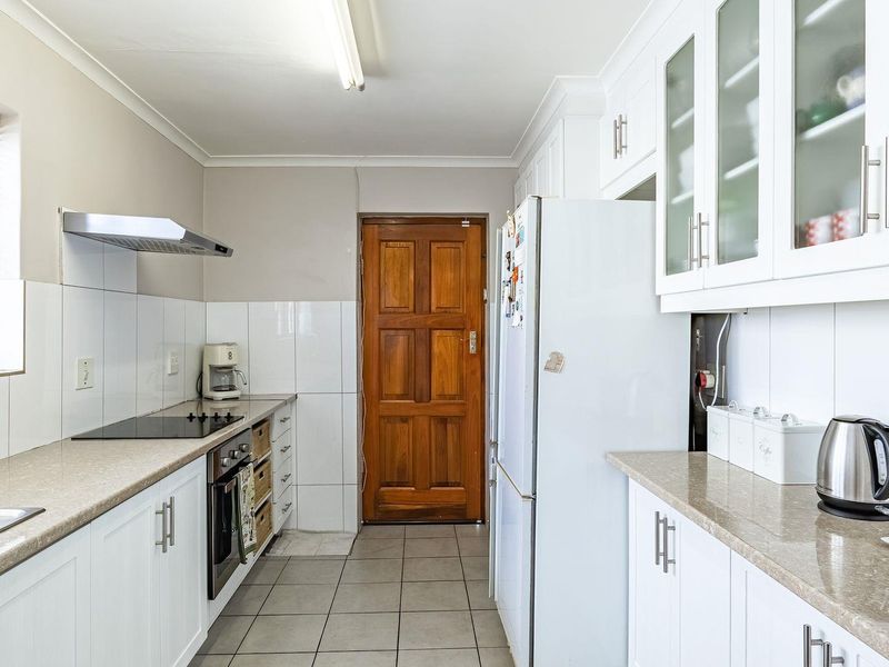 Solid, Comfortable Cottage Home!! - Photo 8