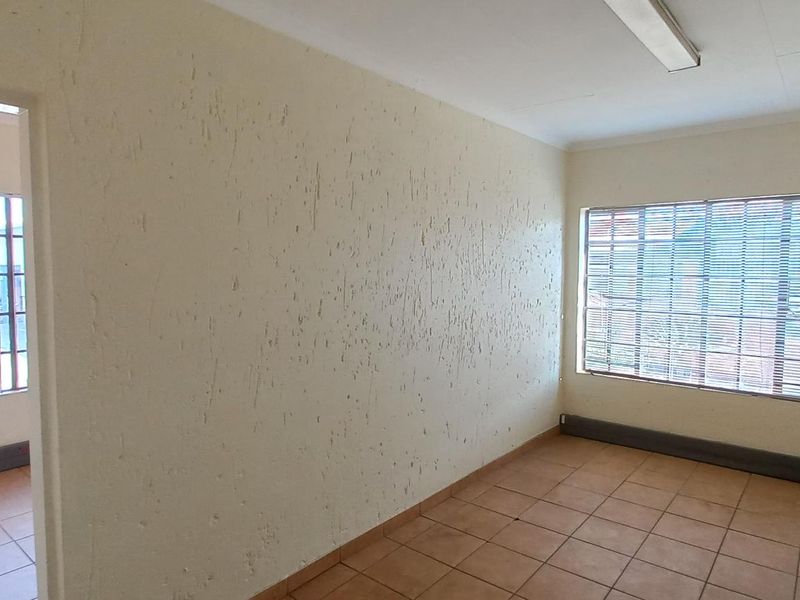 990m2 Boksburg East Warehouse To Let - Photo 8