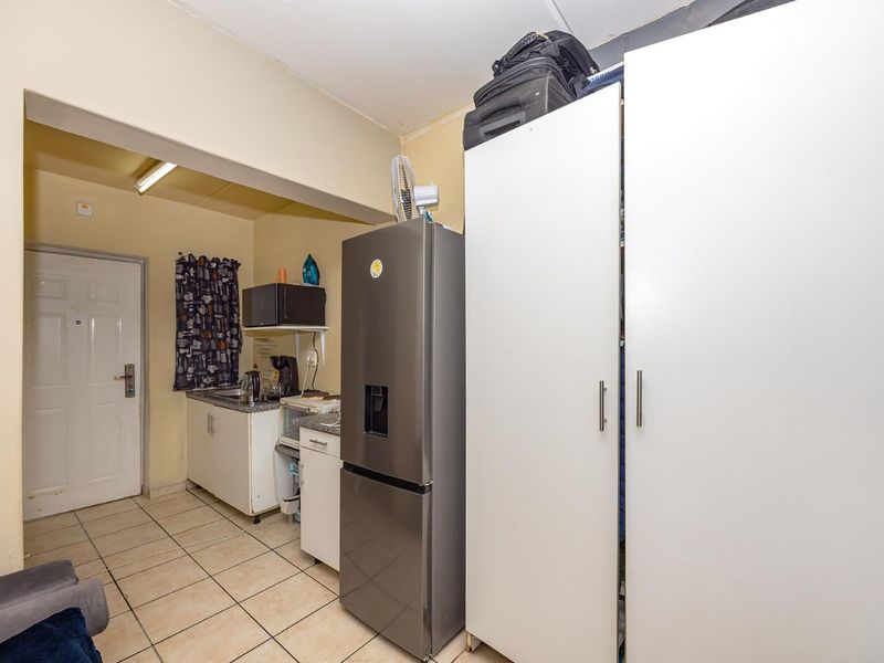 Studio Apartment for Sale in Maitland - Photo 6
