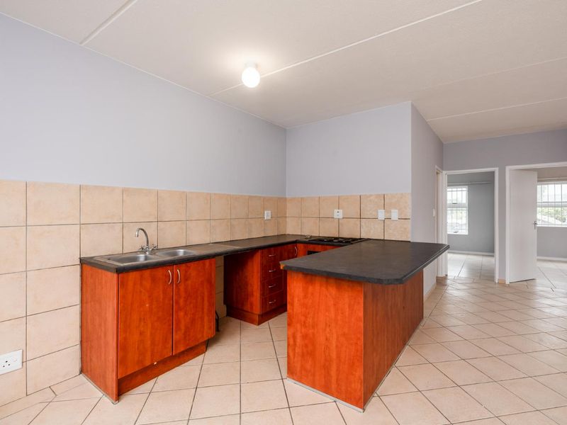 Beautiful & Secure 2-Bedroom Apartment (2 units available) in Cloetesville, Stellenbosch - Photo 4