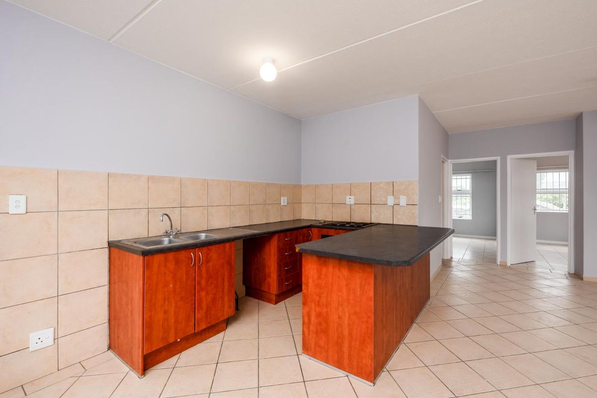 Beautiful & Secure 2-Bedroom Apartment (2 units available) in Cloetesville, Stellenbosch - Photo 4