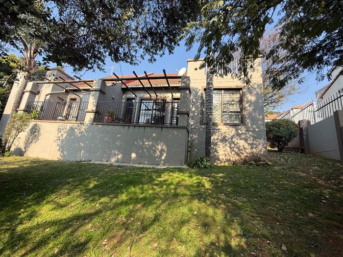Property #2504299, Townhouse For Sale in Constantia Kloof