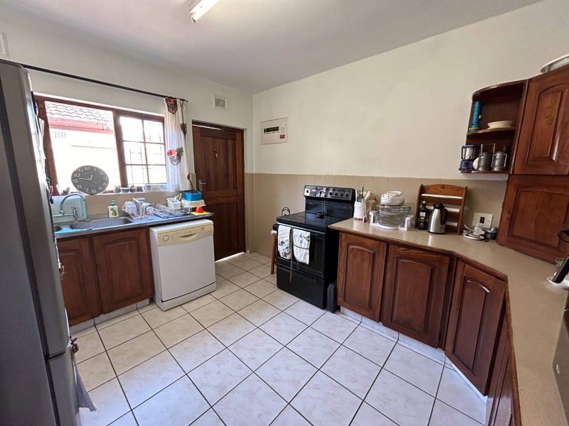 Walk to Westville Boys – Spacious 3-Bed Duplex with Private Garden & Real Family Flow - Photo 4