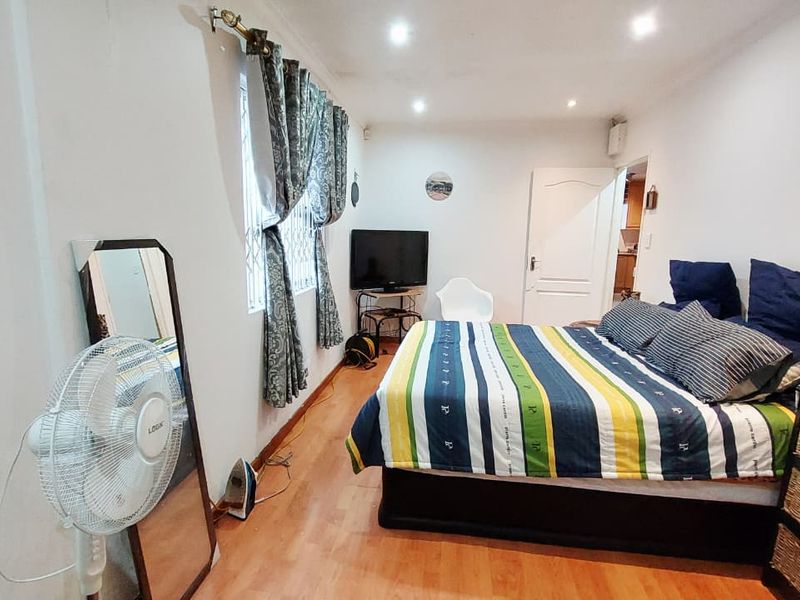 Modern 3-Bedroom Family Home in Rondevlei Park - Photo 10