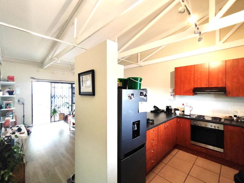 Neat 2 bedroom home in popular security complex - Photo 5