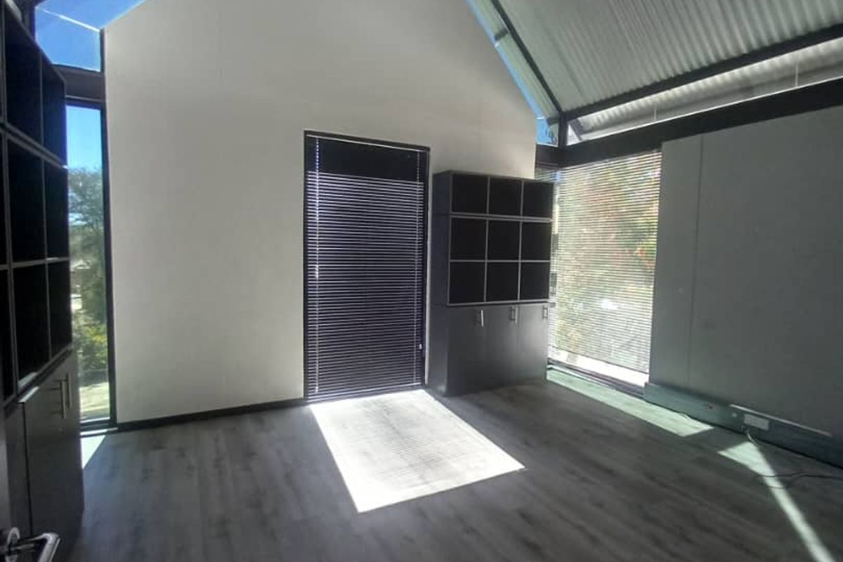 NEAR MAERUA TO LET - MODERN OFFICES - Photo 4