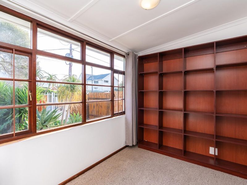 Large Family Home with Table Mountain Views in Little Mowbray. - Photo 10
