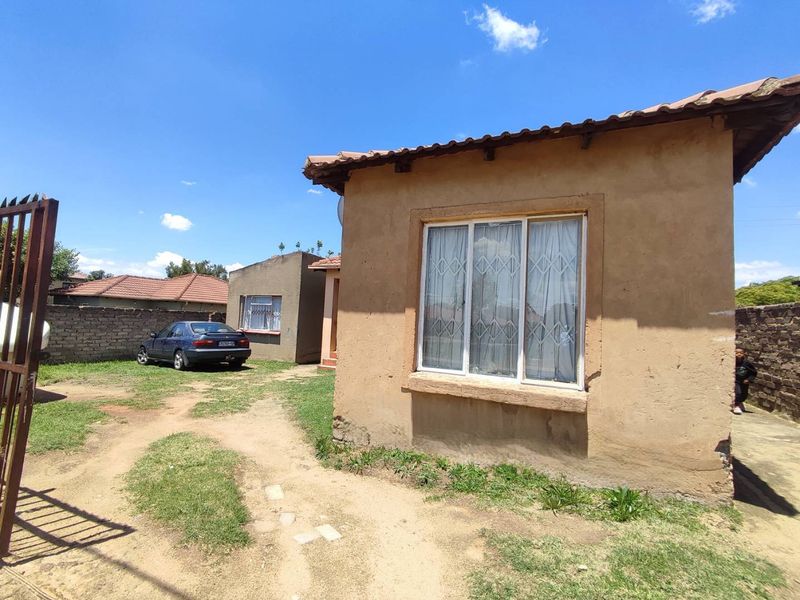 5 Bedroom House for Sale in Cosmo City - Photo 2