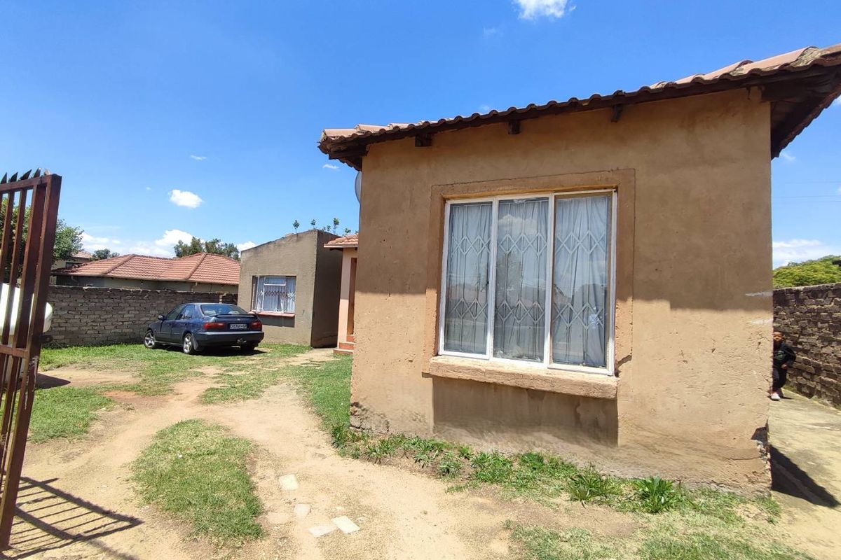 5 Bedroom House for Sale in Cosmo City - Photo 2