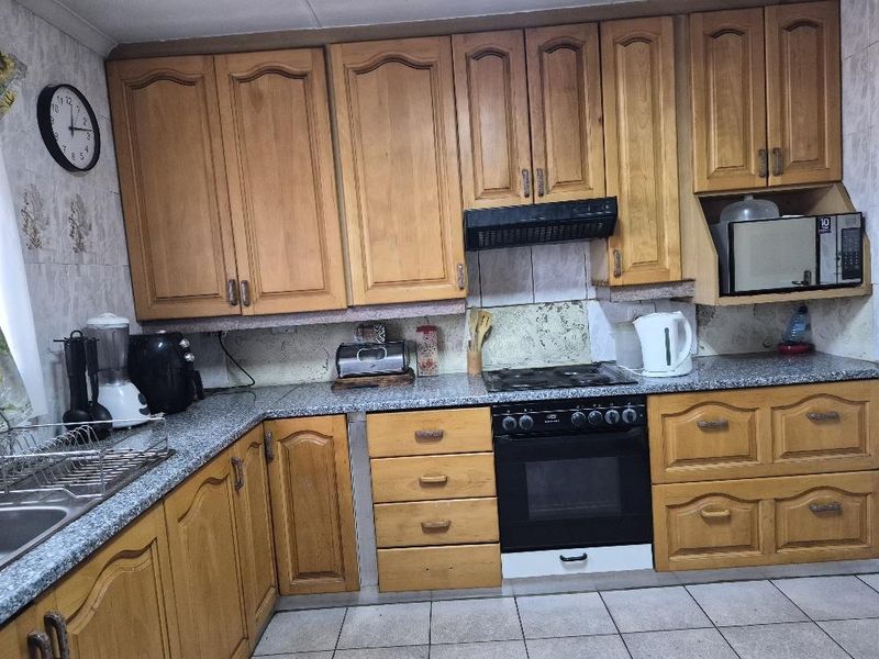Spacious three-bedroom house in Delmore Gardens - Photo 5