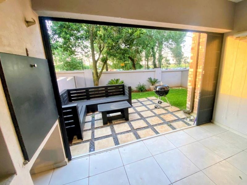 Modern, appealing & pet-friendly ground floor townhouse - Photo 9