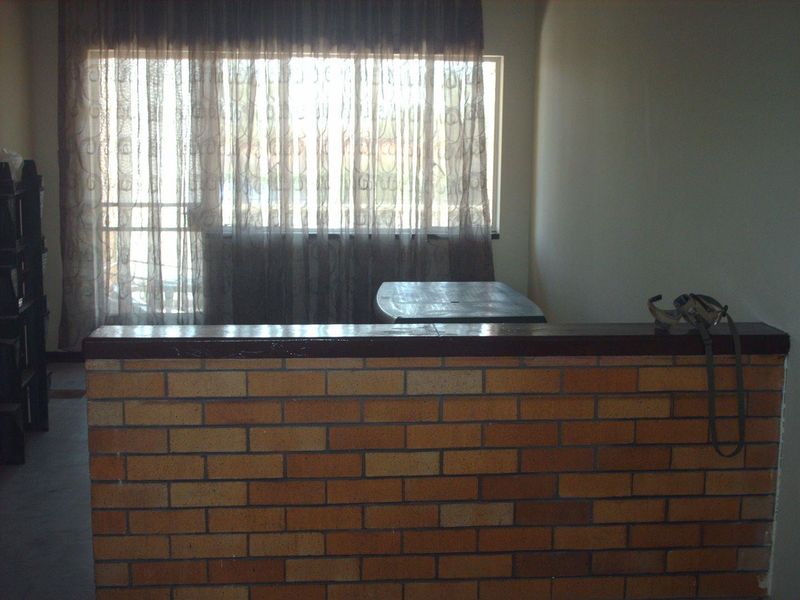 One Bedroom Flat, Three Rivers, Vereeniging - Photo 4