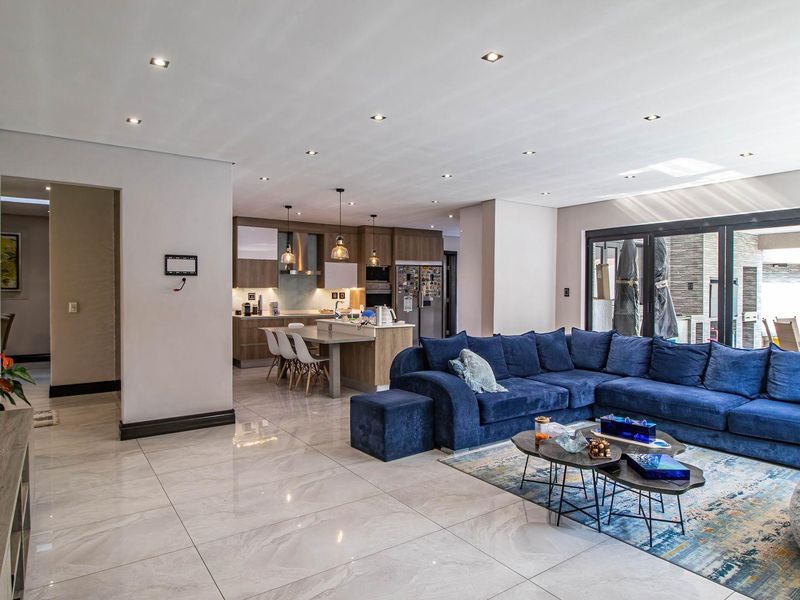 Entertain in Style: Luxurious 5-Bedroom Family Haven! - Photo 10