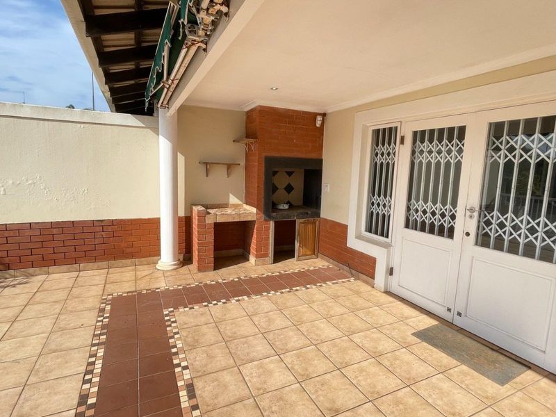 Modern 3 Bedroom Duplex To Let in Secure Mount Edgecombe Estate - Photo 7