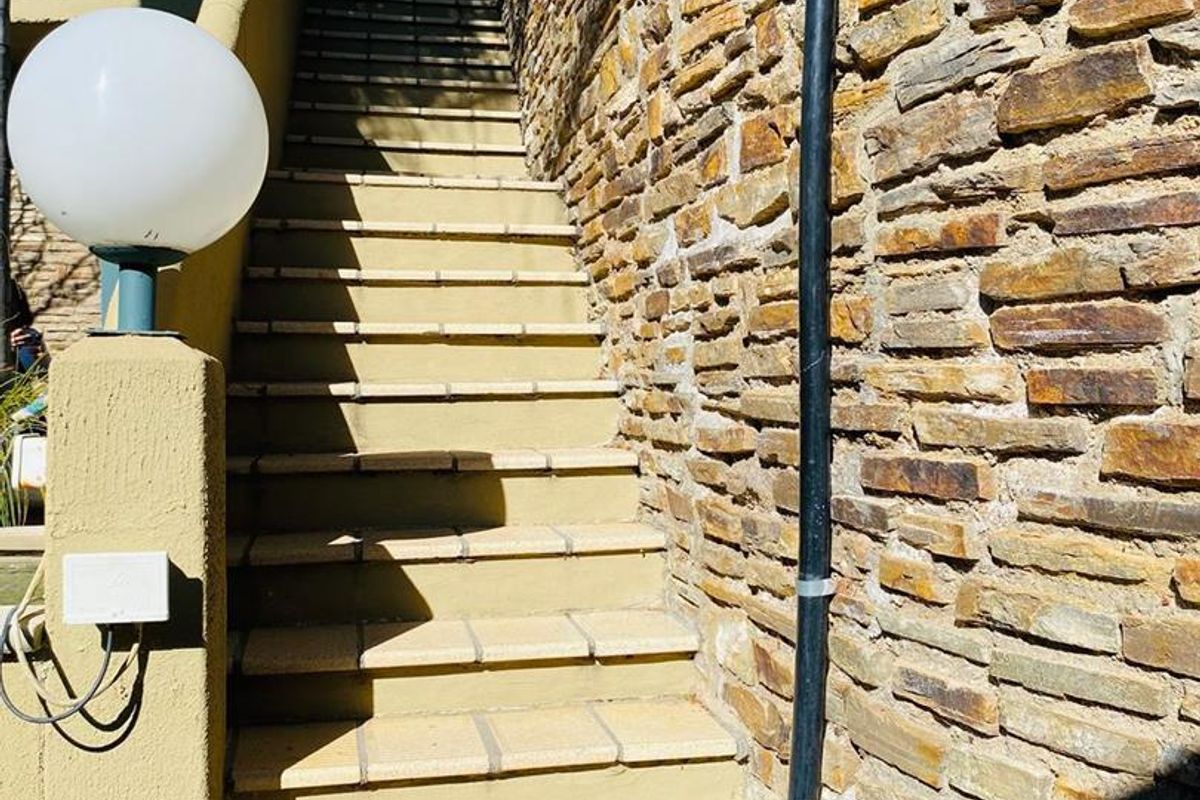 Old world charm with a tranquil garden and a 270 degree view of Klein Windhoek– Available for Rent - Photo 5