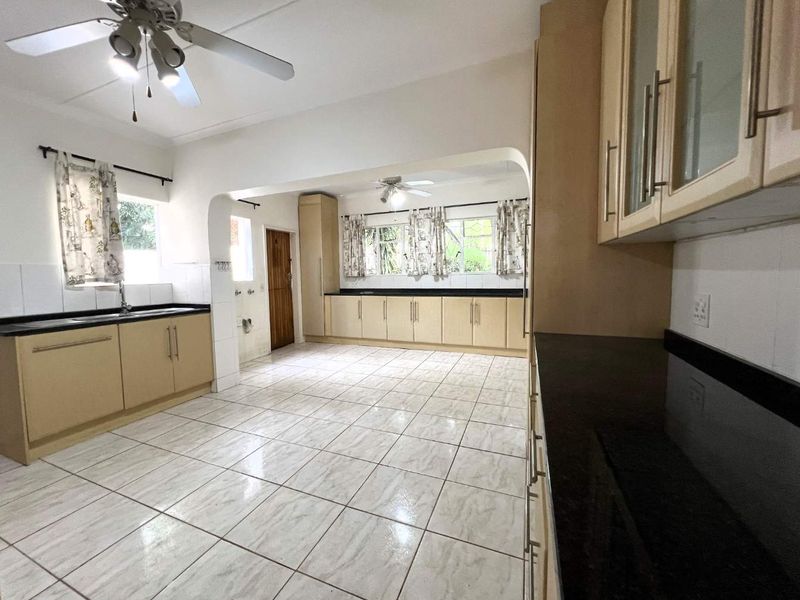 Classic Charm Meets Modern Potential: A Must-See! - Photo 10