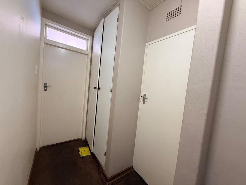 Beautiful 2-Bedroom Apartment with Enclosed Balcony - Photo 10