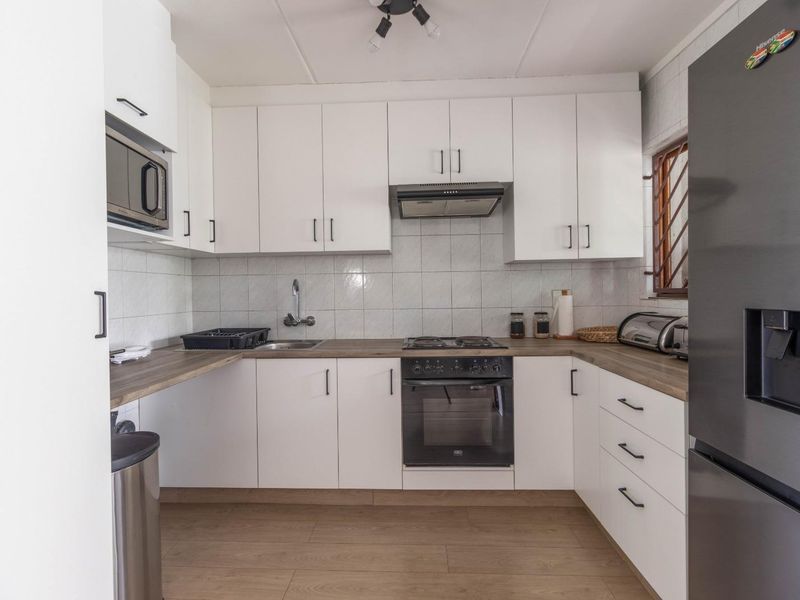 1 Bed 1 Bath for Sale in Benmore, Sandton - Photo 7