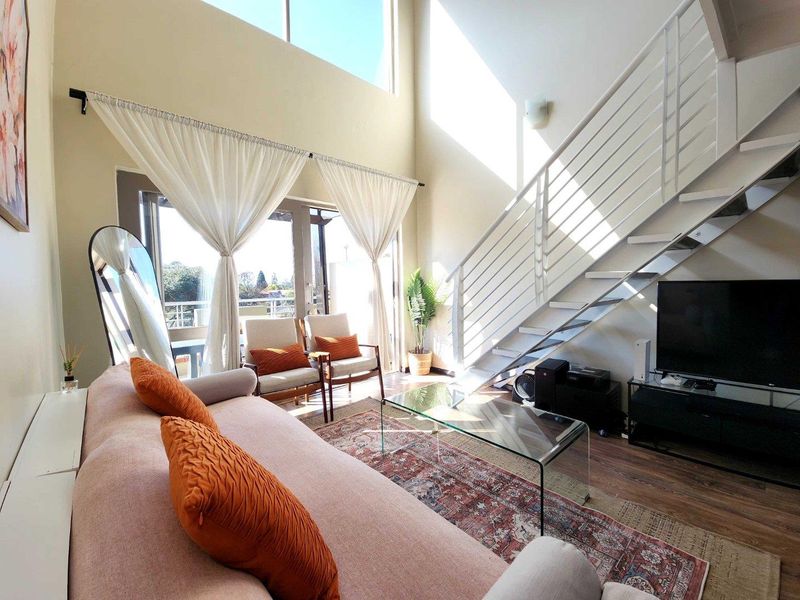 Modern 1-Bedroom Loft Apartment with Double Balcony & Scenic Views – Lonehill Versatile Loft | Prime Location - Photo 2