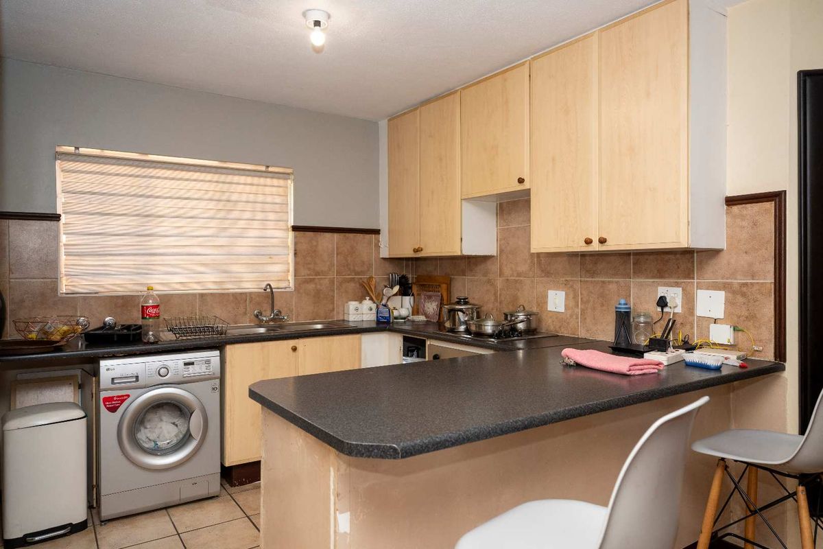 Ground-Floor 3-Bedroom Unit with Private Garden - Photo 5