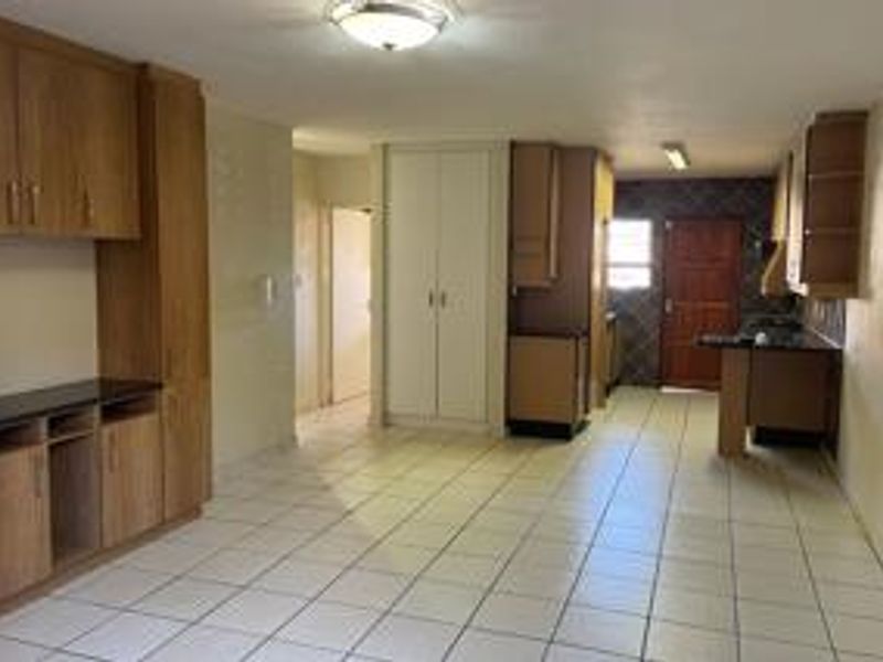 Modern 2 Bedroom Ground floor Unit for Sale! - Photo 7