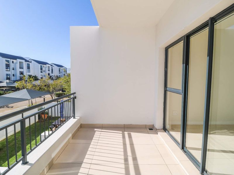 3 Bedroom, 2 bathroom unit in popular De Velde - pet friendly - Photo 6