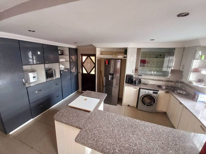 Three Bedrooms house for sale in Elandspoort - Photo 6