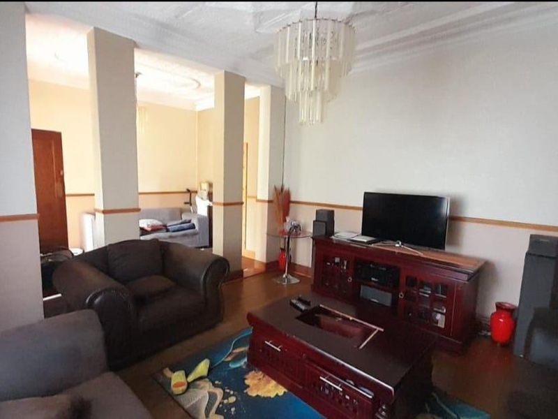 Spacious 3-Bedroom Home with 3 Income-Generating Cottages - Photo 9