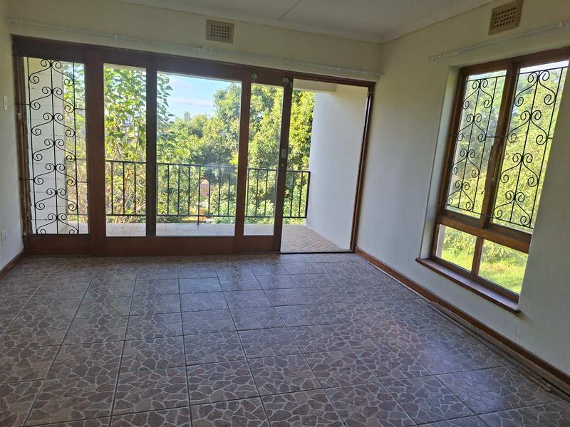 3 Bedroom house for Sale in Malvern , Queensburgh - Photo 2