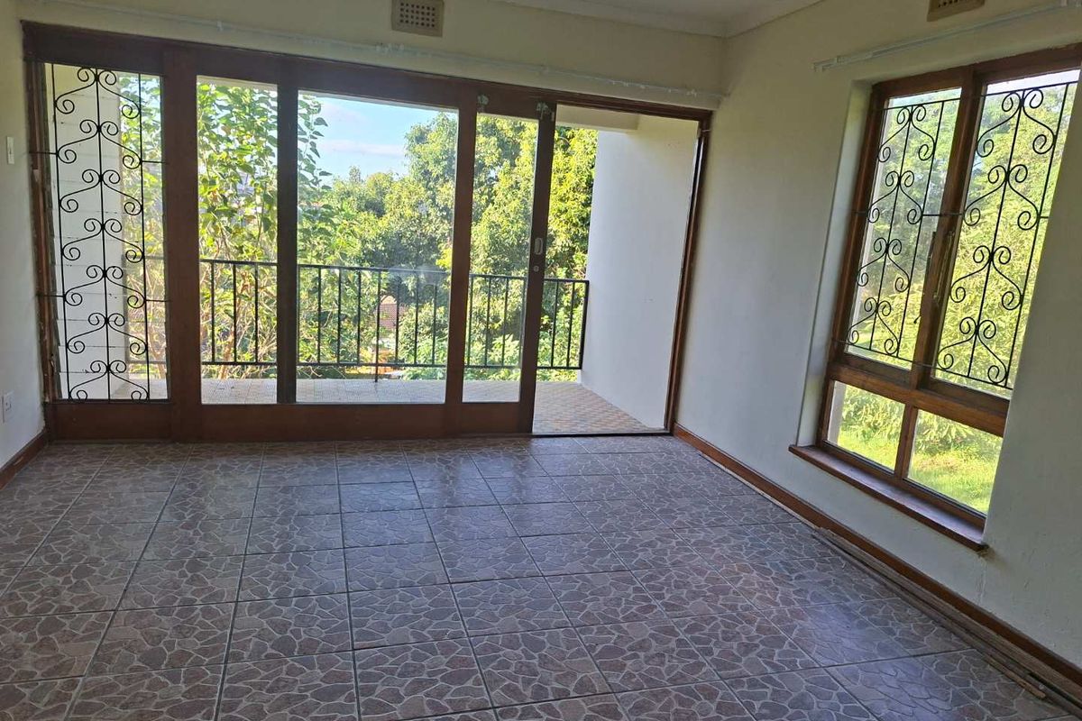 3 Bedroom house for Sale in Malvern , Queensburgh - Photo 2