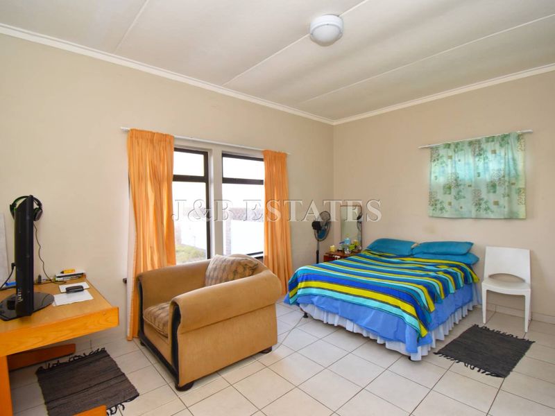 3 Bedroom House On Big Erf - Photo 5
