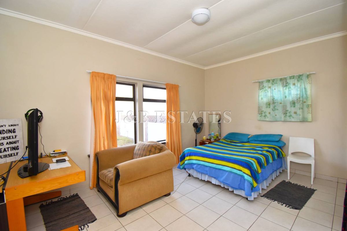 3 Bedroom House On Big Erf - Photo 5