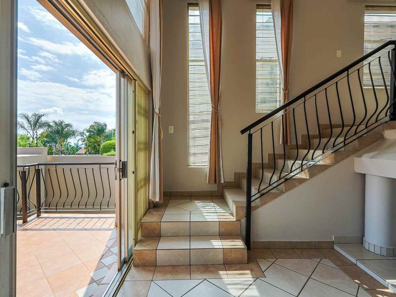 The Perfect Family Home: Space, Views & Dual Living in Faerie Glen - Photo 4