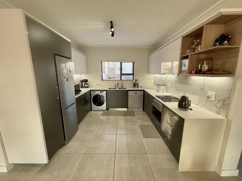 Hendra - Magnificent Semi-Furnished 3 Bedroom Apartment To Rent In Izinga Eco Estate - Photo 6