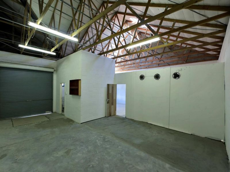 102sqm Storage and Offices available To Let - Photo 9
