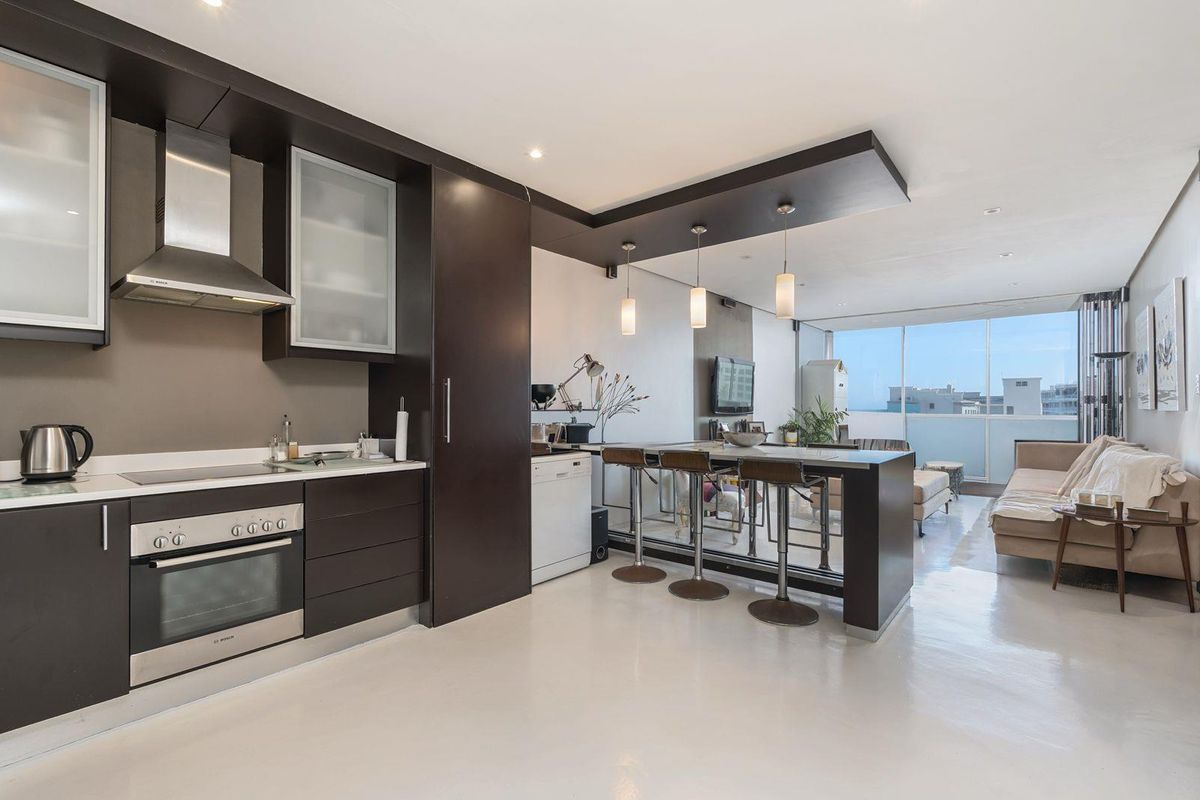 PRIME BANTRY BAY APARTMENT – OPPOSITE SAUNDERS ROCKS - Photo 4