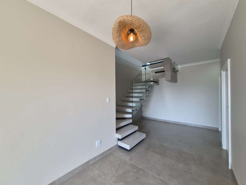 Exquisite Modern 3-Bedroom Home in Hartenbos Heuwels, Hartenbos - Photo 4