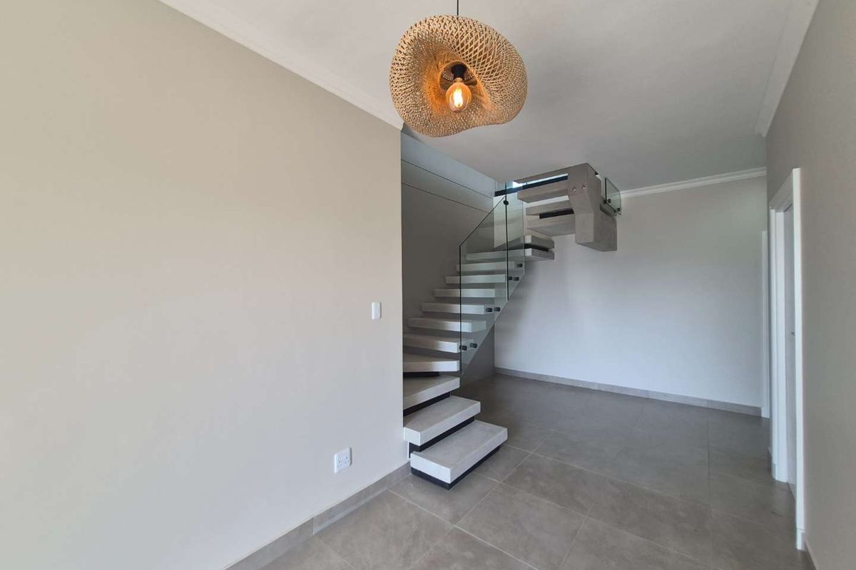 Exquisite Modern 3-Bedroom Home in Hartenbos Heuwels, Hartenbos - Photo 4