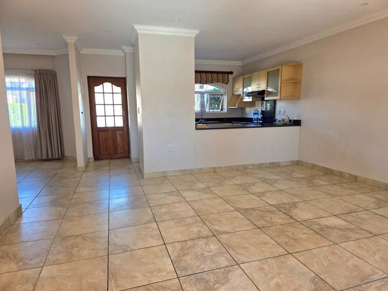 Privately Positioned in Cul-de-Sac - 2 Bedroom, 2 Bathroom Unit. - Photo 10