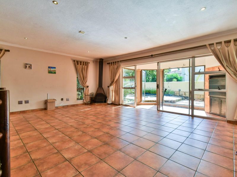 Spacious Family Home in Secure Estate | 4 Bed | 2 Bath | Double Garage - Photo 6