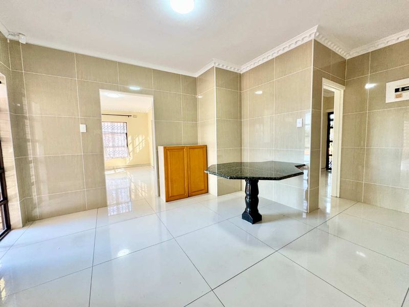 Hendra Estate - Stunning, Large Family Home For Rent In La Lucia - Photo 8