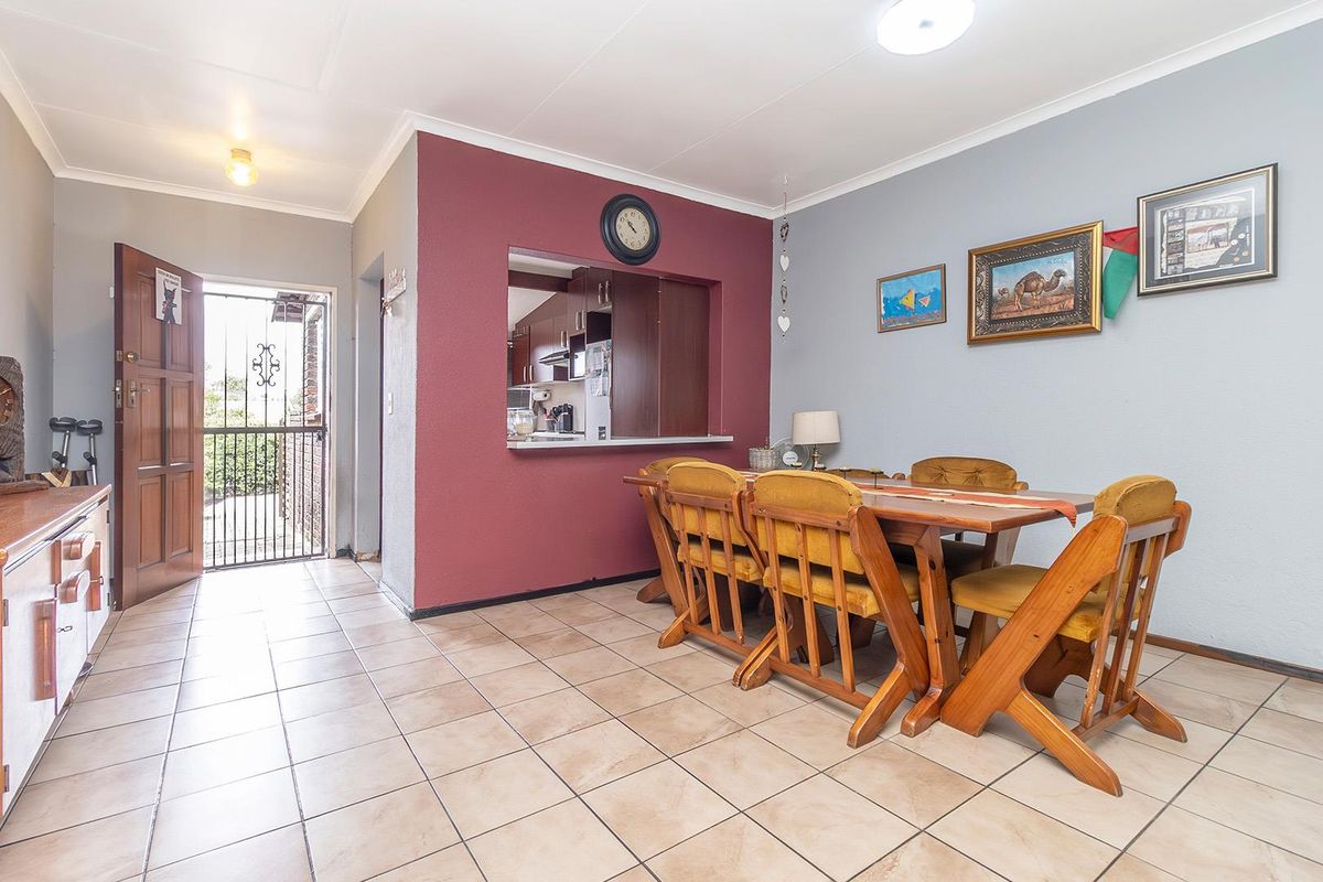 COZY UNIT IN POPULAR COMPLEX. - Photo 5