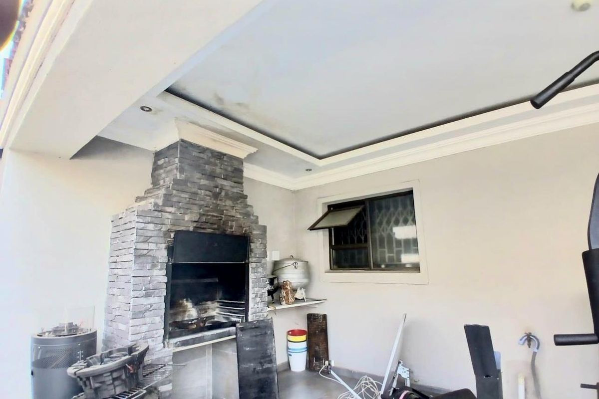 Spacious Family Living in Prime Emdo Park! - Photo 5