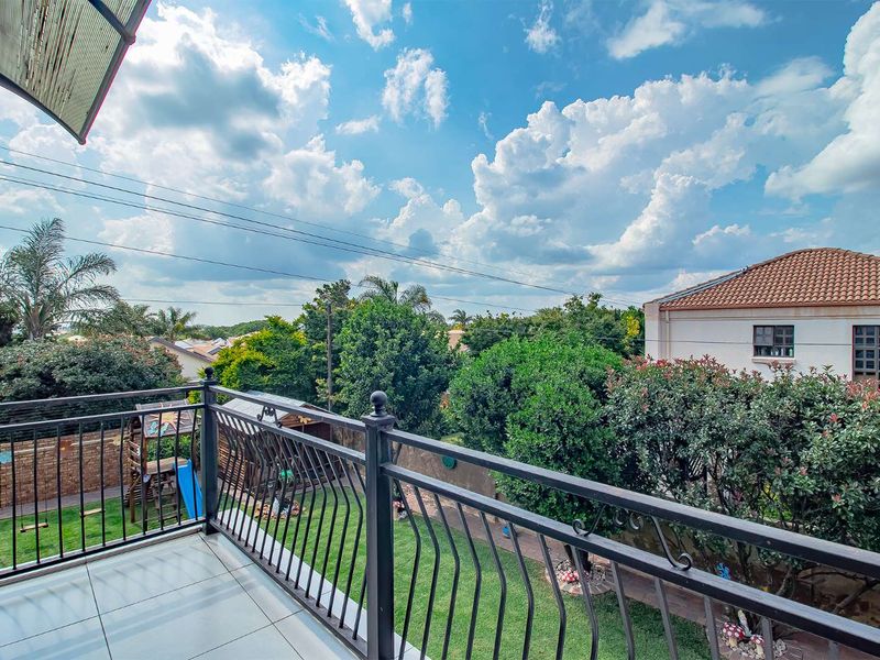 Fabulous Family Home in a Quiet Cul-de-Sac – Move-In Ready! - Photo 3