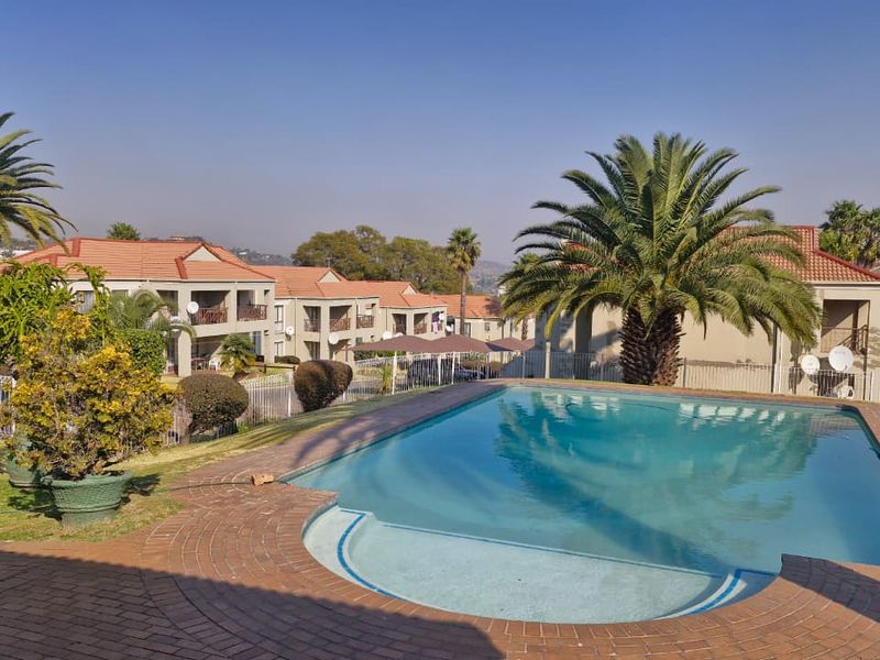 Unlock the Potential! Affordable 2-Bedroom Townhouse Ready for Your Personal Touch in Oakdene! - Photo 4