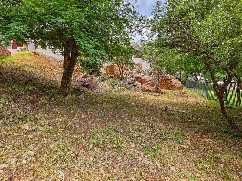 Nestled in a sought-after estate in Pretoria East, this exceptional 431 sqm parcel of land offers a rare opportunity to build your dream home in a setting of timeless beauty. With sweeping, breathtaking views, this is the closest you’ll come to the e - Photo 8