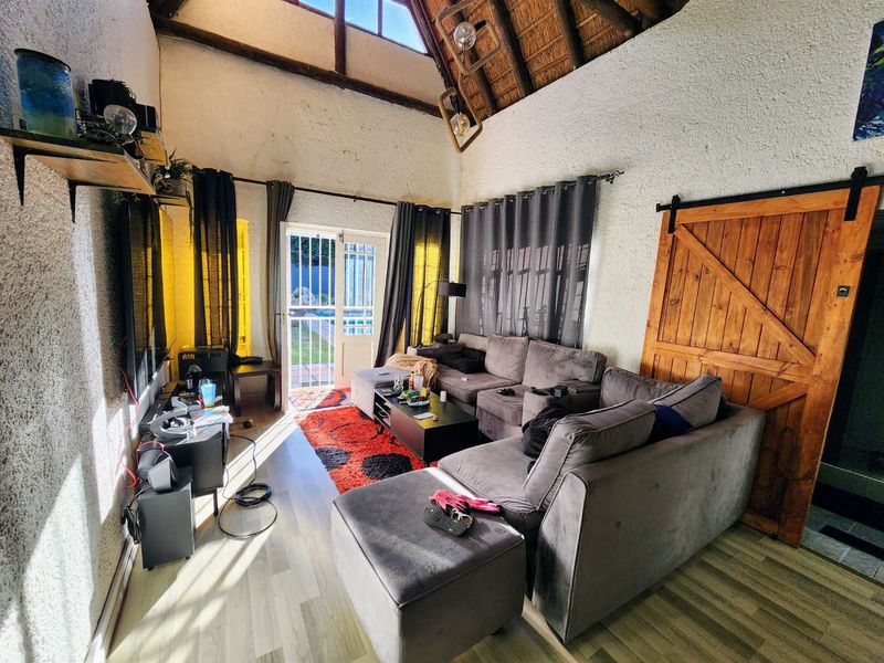 Self-Funding Investment: Dual-Living Riviera Gem with R30,000 Income to Cover Your Bond - Photo 3