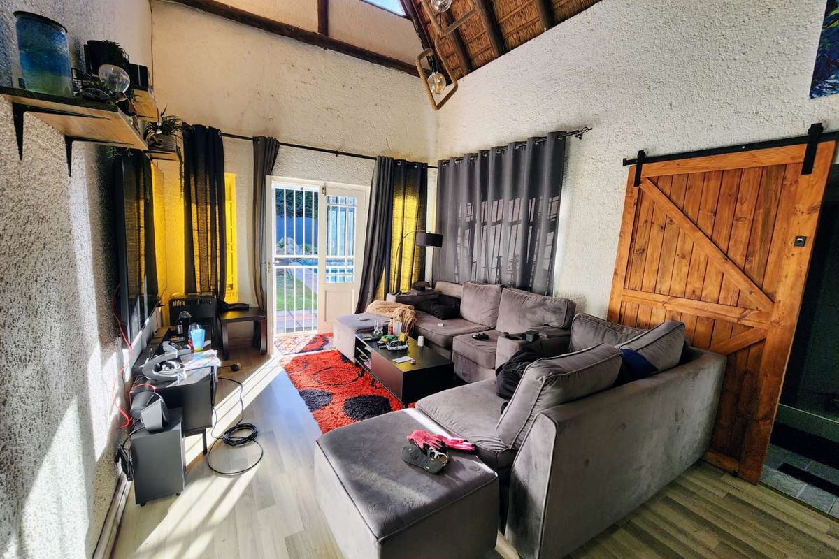 Self-Funding Investment: Dual-Living Riviera Gem with R30,000 Income to Cover Your Bond - Photo 3