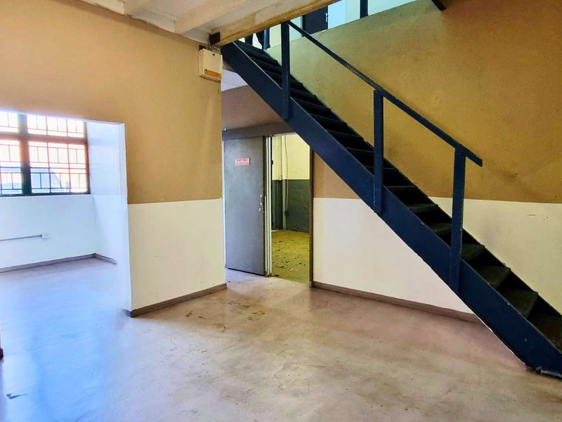 154m2 mini factory in Glen Anil with 3-phase power, airconditioned offices, fibre, and secure access. Ideal for hands-on SME operations. - Photo 4